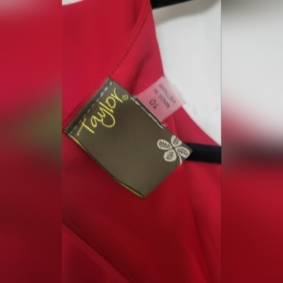 TAYLOR  SHOLDER RED  JUMPSUIT size 10 - Picture 3 of 11